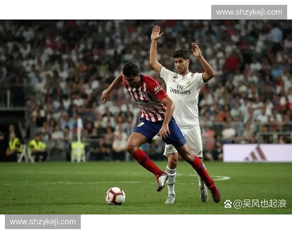 最近精彩足球赛事回顾 激烈对决彰显球员实力与战术风采